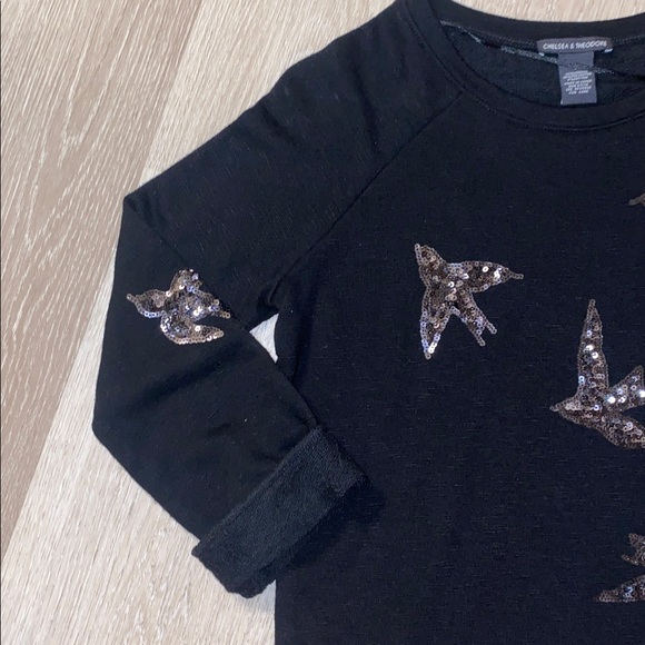 ⭐️ Chelsea & Theodore  embroidered top - Picture 2 of 5